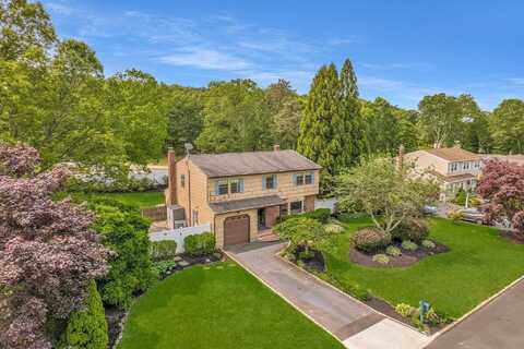 8 Astro Court, Holtsville, NY 11742