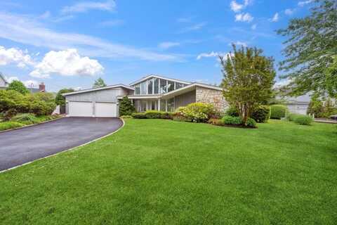 28 DEERINGWOOD Lane, Babylon, NY 11702