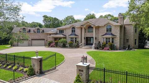 135 Millet Street N, Dix Hills, NY 11746