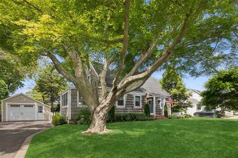 44 Fairway E, Sayville, NY 11782