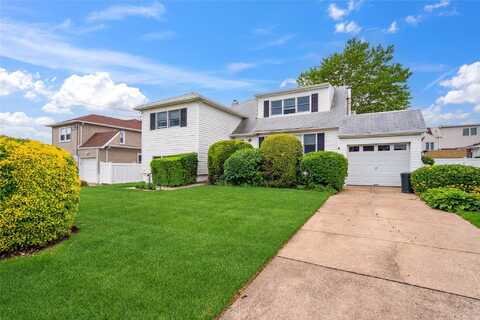 227 Lincoln Avenue, Island Park, NY 11558