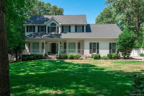 44 Croft Lane, Smithtown, NY 11787