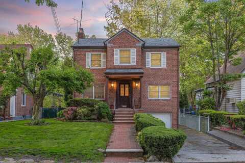 8649 Dunton Street, New York, NY 11423