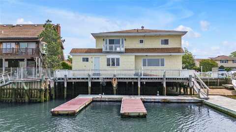 430 Roosevelt Avenue, Freeport, NY 11520