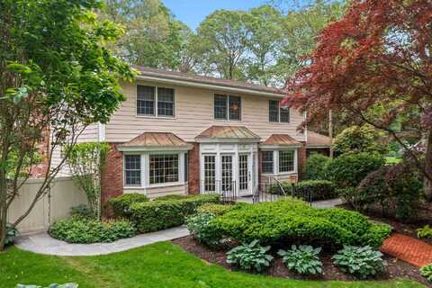 33 Chatham Place, Dix Hills, NY 11746
