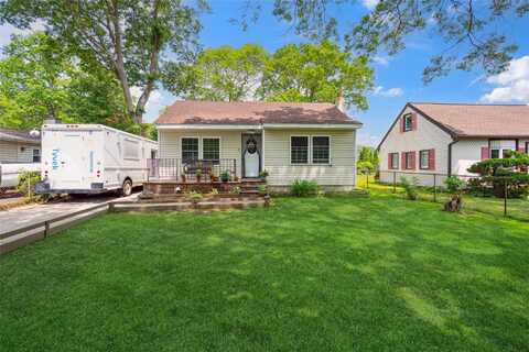35 Laurel Lane, Shirley, NY 11967