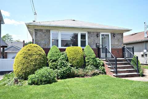 205 White Road, Mineola, NY 11501