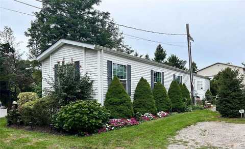 588 Hubbard Avenue, Riverhead, NY 11901