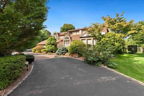7 Kent Court, Bayport, NY 11705