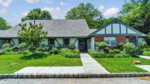 10 Lealand Lane, Southampton, NY 11968