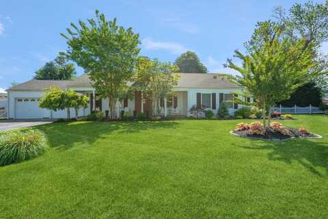24 Bayview Place, Amityville, NY 11701