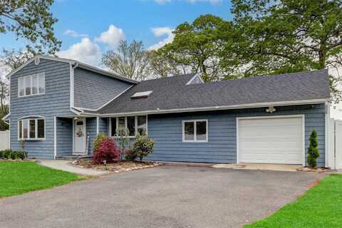 11 Mallard Avenue, Selden, NY 11784