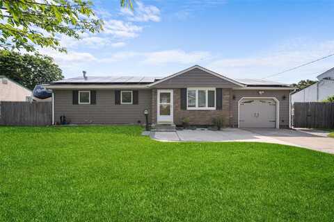 2705 Connecticut Avenue, Medford, NY 11763