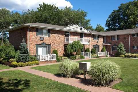 14 Baker Street, West Babylon, NY 11704