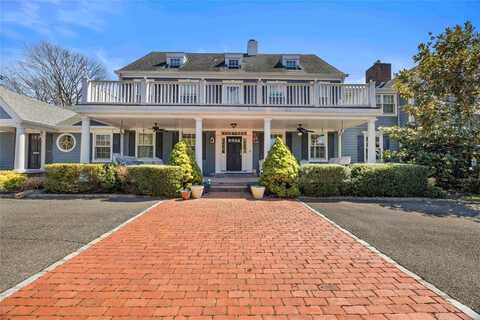 233 Narragansett Avenue, Lawrence, NY 11559