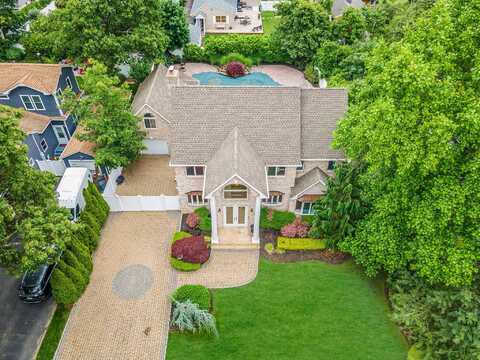 53 Pequot Lane, East Islip, NY 11730