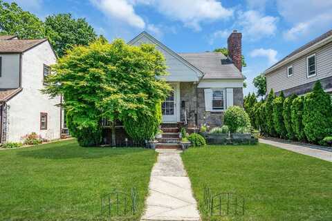 58 Chestnut Street, Lynbrook, NY 11563