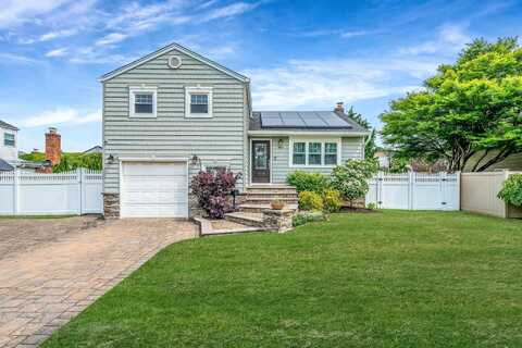 469 N Syracuse Avenue, Massapequa, NY 11758