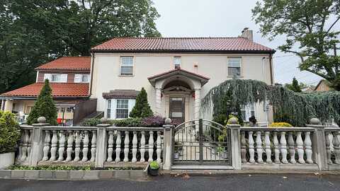 146-28 BAYSIDE AV, Flushing, NY 11354