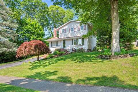 29 Ravenwood Drive, Kings Park, NY 11754