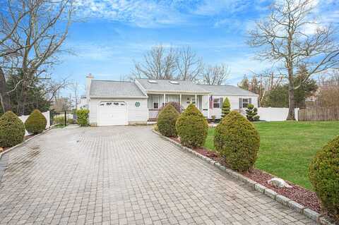 31 tulip Avenue, Farmingville, NY 11738