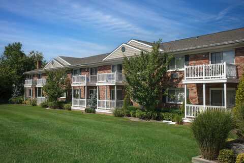 20 W Shore Road, Oakdale, NY 11769