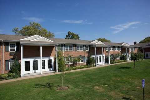80 S Clinton Avenue, Bay Shore, NY 11706