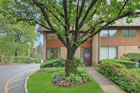 25 The Hamlet, Pelham, NY 10803