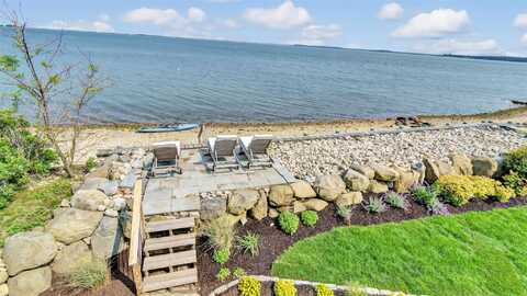 12910 Main Road, East Marion, NY 11939