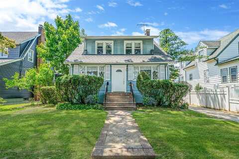 10 Leach Street, Lynbrook, NY 11563