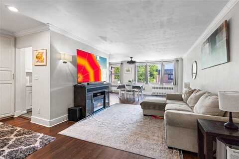3 Birchwood Court, Mineola, NY 11501