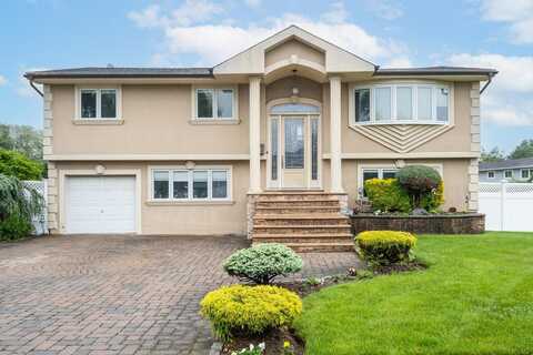 27 Suzanne Lane, Bethpage, NY 11714