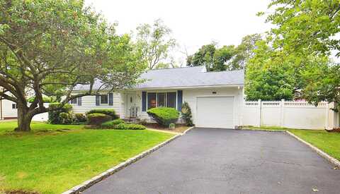 986 Gardiner Drive, Bay Shore, NY 11706