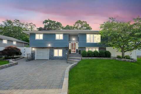 15 Fairway Drive, Old Bethpage, NY 11804