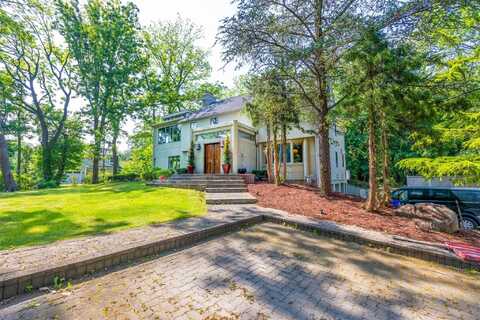 6 The Maples, Roslyn, NY 11576
