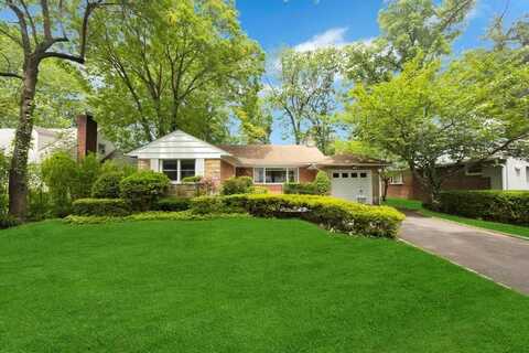 125 Wooleys Lane, Great Neck, NY 11023