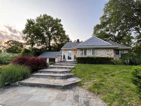 70 Downing Avenue, Glen Cove, NY 11579