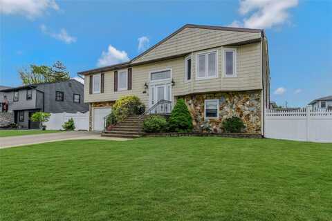 10 Garretson Avenue, Islip, NY 11751