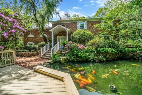 25 Rustic Gate Lane, Dix Hills, NY 11746