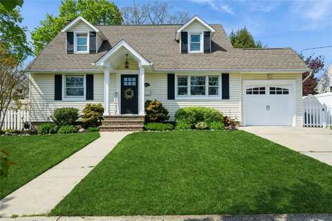 147 Plitt Avenue, Farmingdale, NY 11735