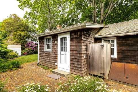 50 A Sayres Path, Wainscott, NY 11975