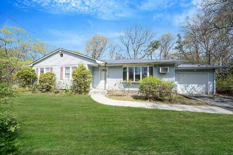 5 Stuart Road, Shirley, NY 11967