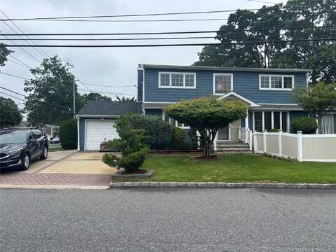 149 Warwick Avenue, Copiague, NY 11726