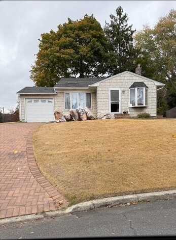 7 Byrd Court, Kings Park, NY 11754