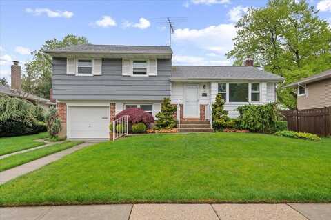 16 Bradley Street, Plainview, NY 11803