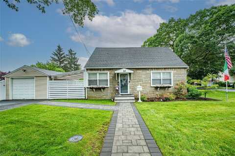 10 Benefit Street, Merrick, NY 11566