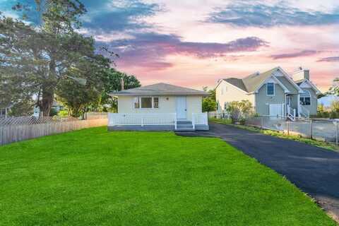 7 Argyle Drive, Shirley, NY 11967