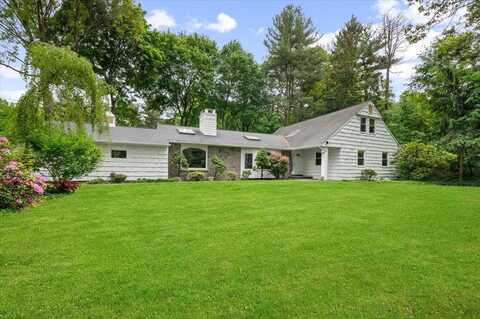 17 Juneau Boulevard, Woodbury, NY 11797