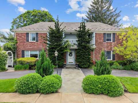 30 Leon Court, Rockville Centre, NY 11570