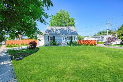 566 Park Avenue, Merrick, NY 11566